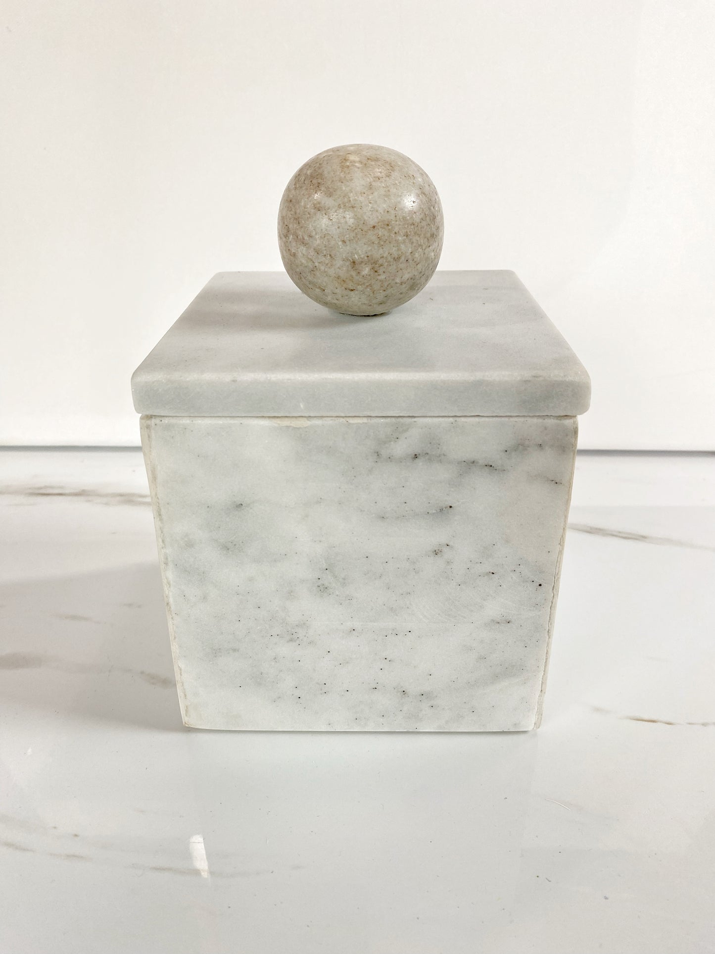 Ball Top Marble Box