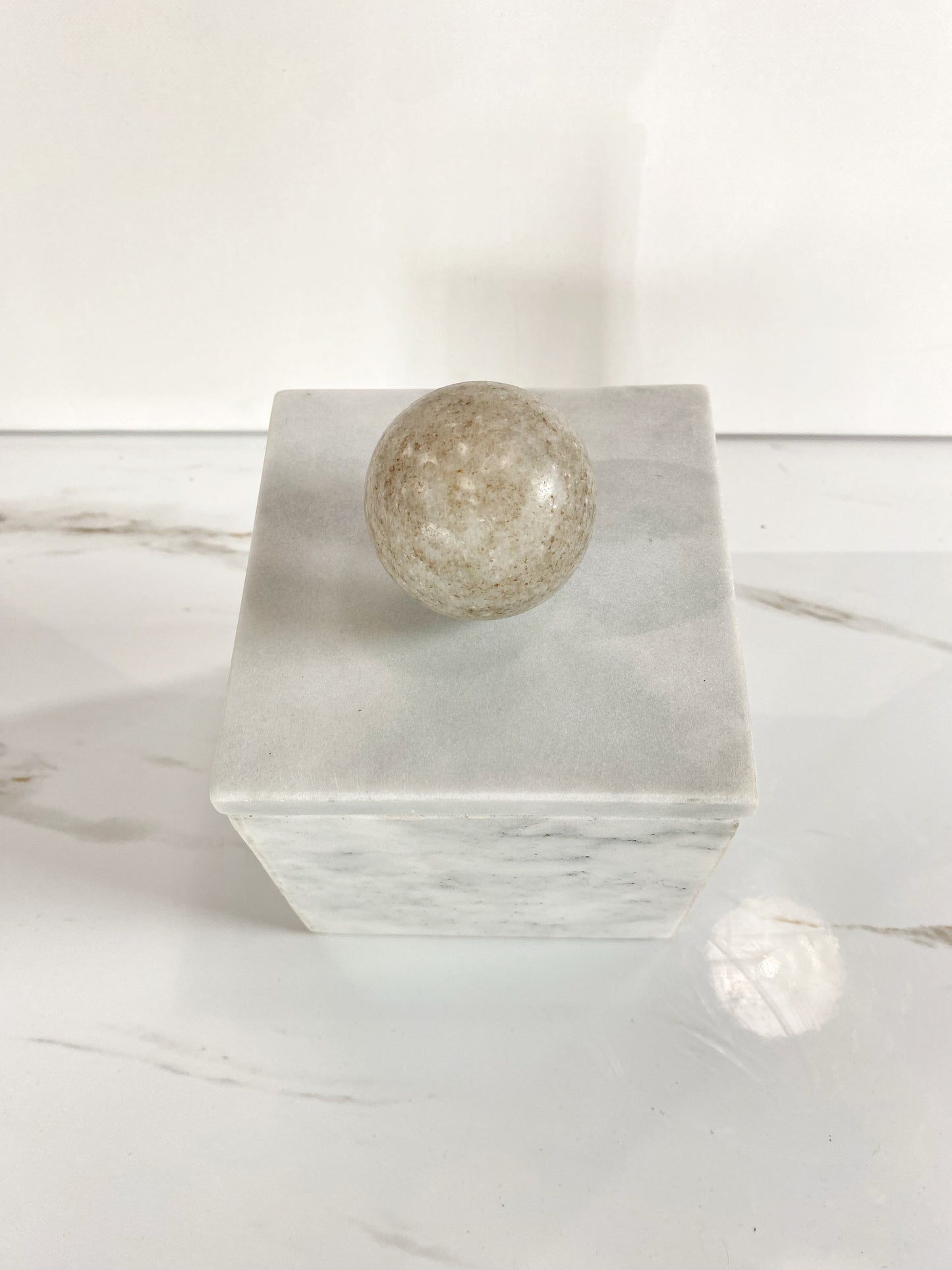 Ball Top Marble Box